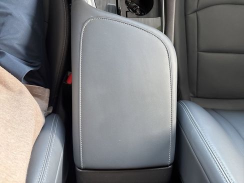 Used 2022 Buick Enclave Essence image 21