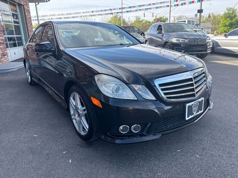 Used 2010 Mercedes-Benz E 550 4MATIC Sedan image 3