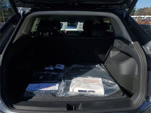 New 2025 Volkswagen Tiguan SE image 8