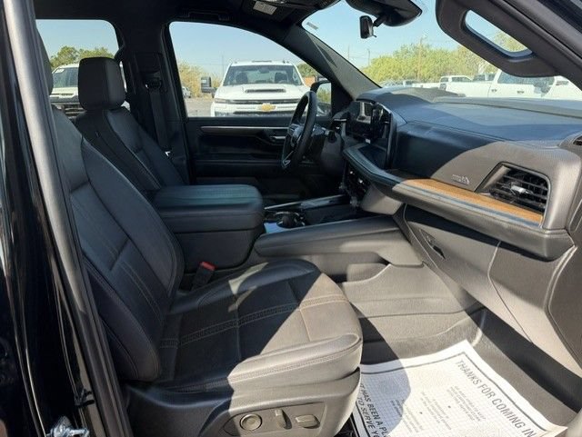 Used 2025 Chevrolet Suburban High Country AWD/4WD image 25