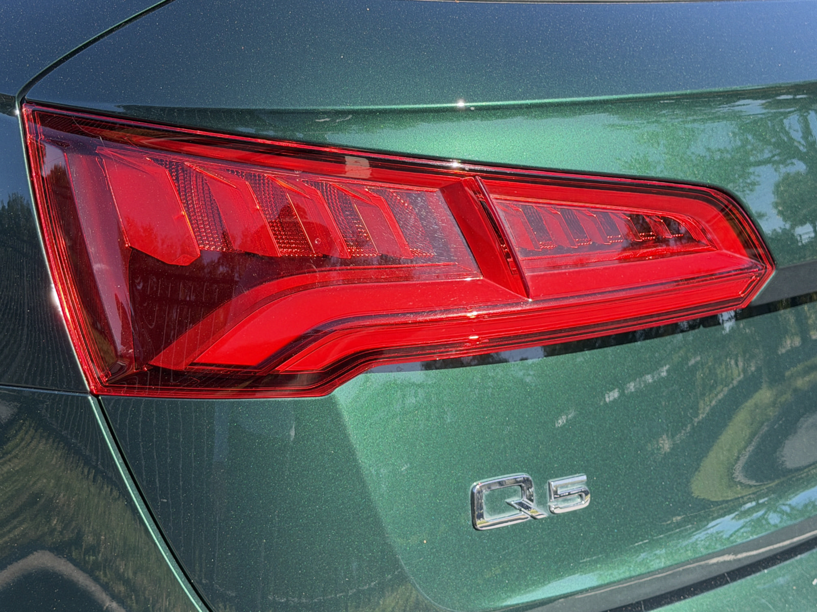 Used 2020 Audi Q5 e Prestige AWD/4WD image 13
