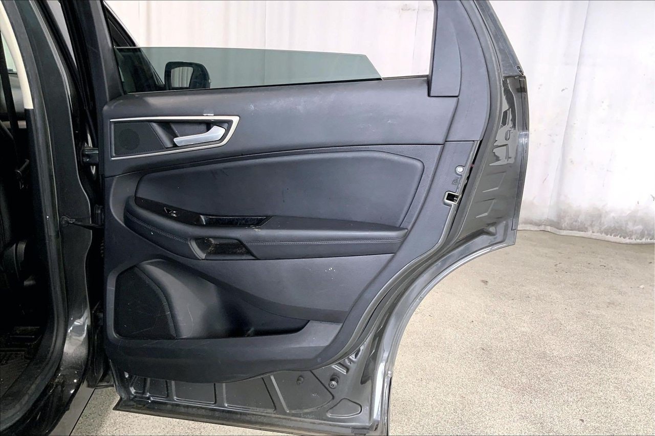 Used 2019 Ford Edge SEL w/ Equipment Group 201A FWD image 23