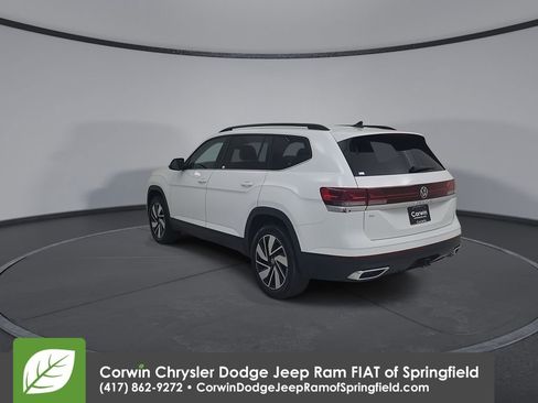 Used 2025 Volkswagen Atlas SE image 11