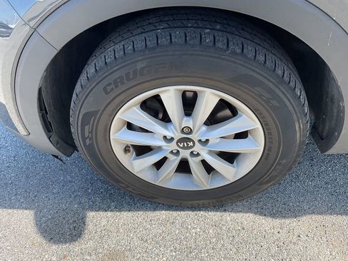 Used 2019 Kia Sorento LX image 5