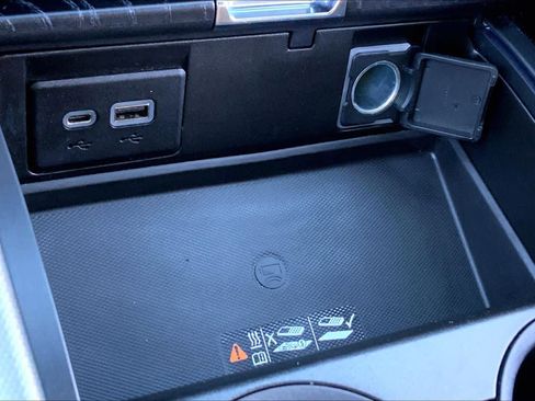 Used 2022 GMC Yukon XL Denali w/ Denali Premium Package image 31