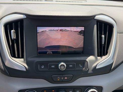 Used 2024 GMC Terrain SLE w/ Driver Convenience Package FWD image 11