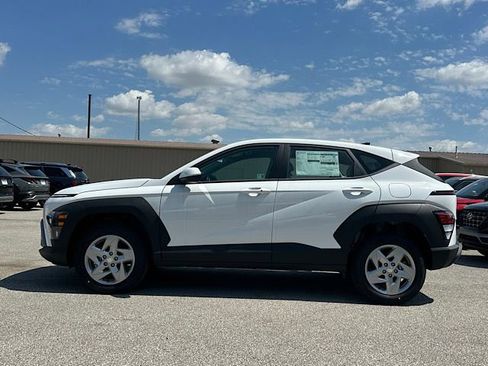 New 2026 Hyundai Kona SE image 3