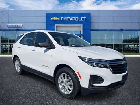 Certified 2024 Chevrolet Equinox LS FWD image 1