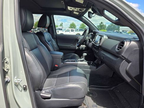 Certified 2022 Toyota Tacoma TRD Off-Road w/ TRD Premium Off Road Package AWD/4WD image 11