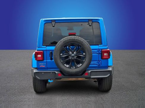 Used 2024 Jeep Wrangler Unlimited Sahara AWD/4WD image 5