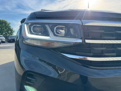 Used 2023 Volkswagen Atlas Cross Sport SE w/ Panoramic Sunroof Package AWD/4WD image 28