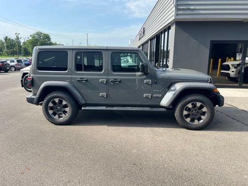 Used 2018 Jeep Wrangler Unlimited Sahara AWD/4WD image 2