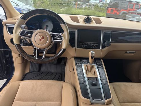 Used 2015 Porsche Macan S image 8