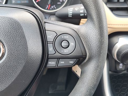 Used 2022 Toyota RAV4 LE image 36