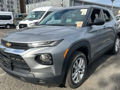 Used 2023 Chevrolet TrailBlazer LS AWD/4WD image 2