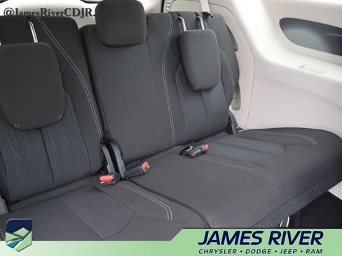 Used 2023 Chrysler Voyager LX FWD image 12