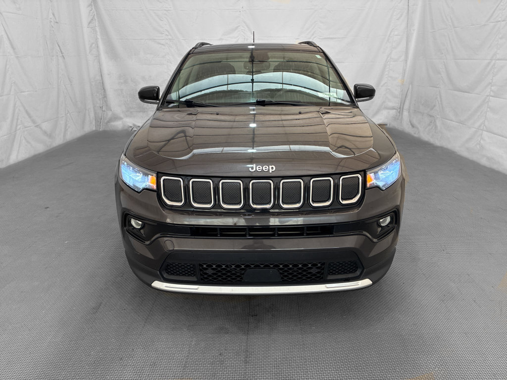 Used 2022 Jeep Compass Limited w/ Sun and Sound Group AWD/4WD image 2