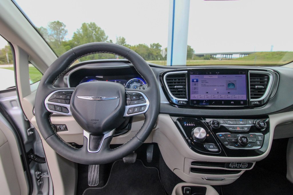 Used 2024 Chrysler Pacifica Touring-L FWD image 30