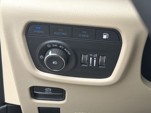 Used 2022 Jeep Grand Cherokee Limited 4xe w/ Luxury Tech Group II AWD/4WD image 39