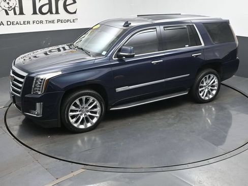 Used 2020 Cadillac Escalade Luxury AWD/4WD image 45