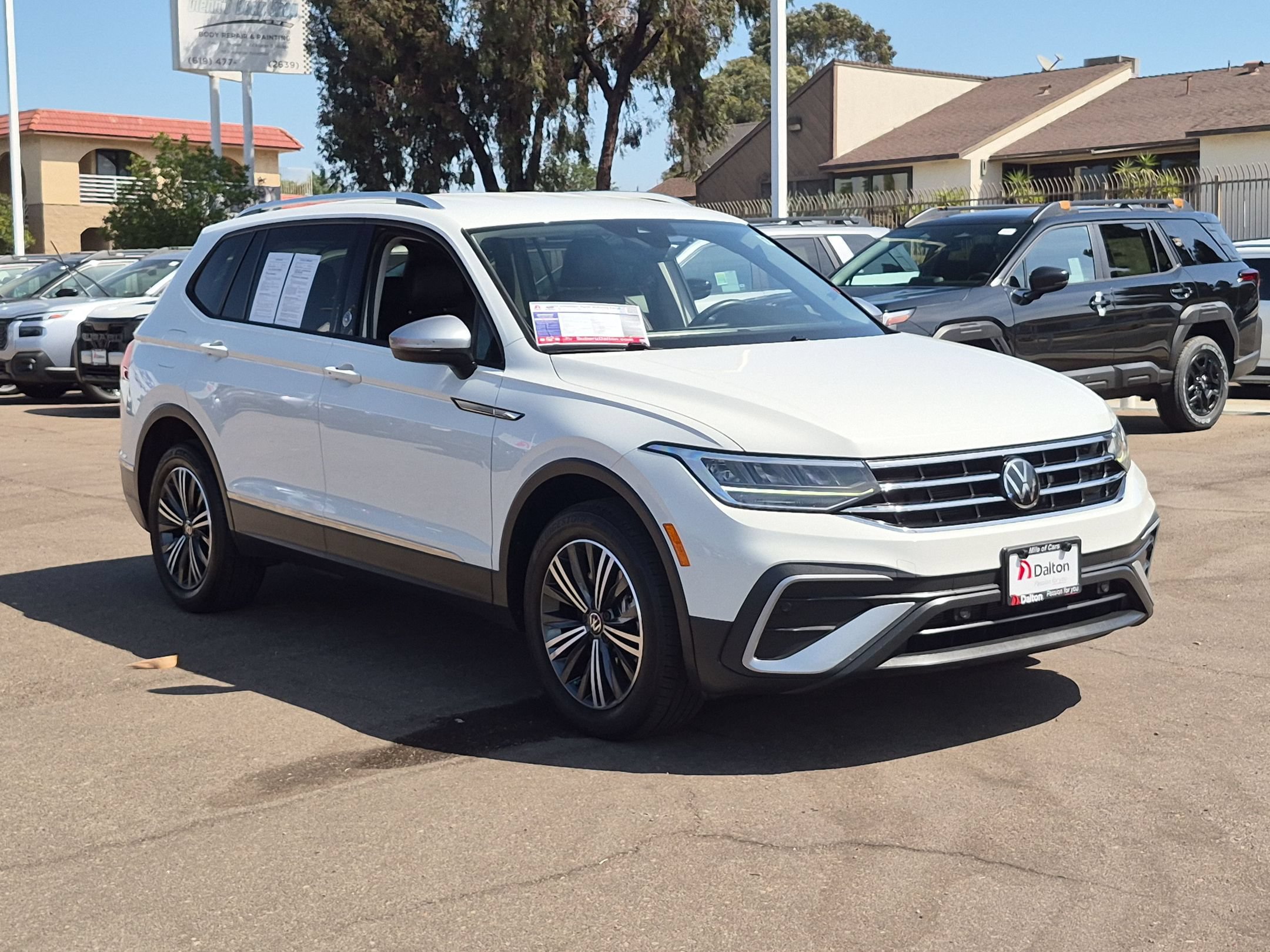 Used 2024 Volkswagen Tiguan Wolfsburg Edition AWD/4WD image 2