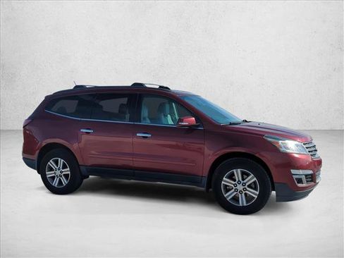 Used 2017 Chevrolet Traverse LT image 4