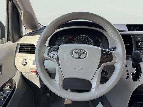 Used 2013 Toyota Sienna LE FWD image 23