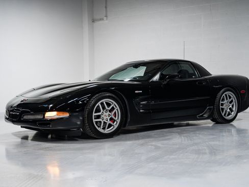 Used 2002 Chevrolet Corvette Z06 w/ Memory Pkg image 7