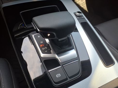 Used 2024 Audi Q5 2.0T Prestige image 25