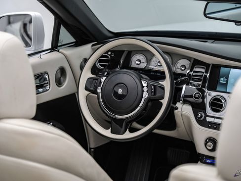 Used 2017 Rolls-Royce Dawn RWD image 51