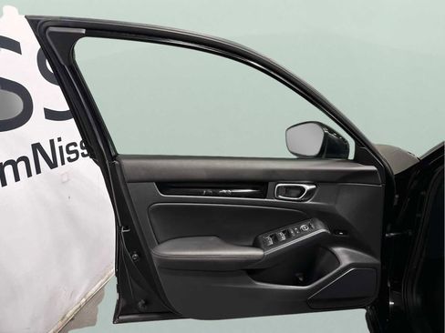 Used 2022 Honda Civic Touring image 9