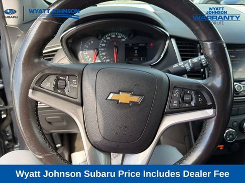 Used 2022 Chevrolet Trax LT w/ Driver Confidence Package AWD/4WD image 18