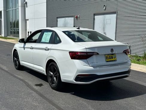 Used 2024 Volkswagen Jetta SE w/ Panoramic Sunroof Package FWD image 6