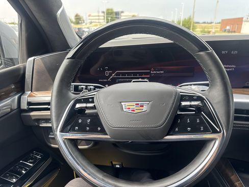 Certified 2025 Cadillac Escalade Sport Platinum w/ LPO, Floor Liner Package AWD/4WD image 14