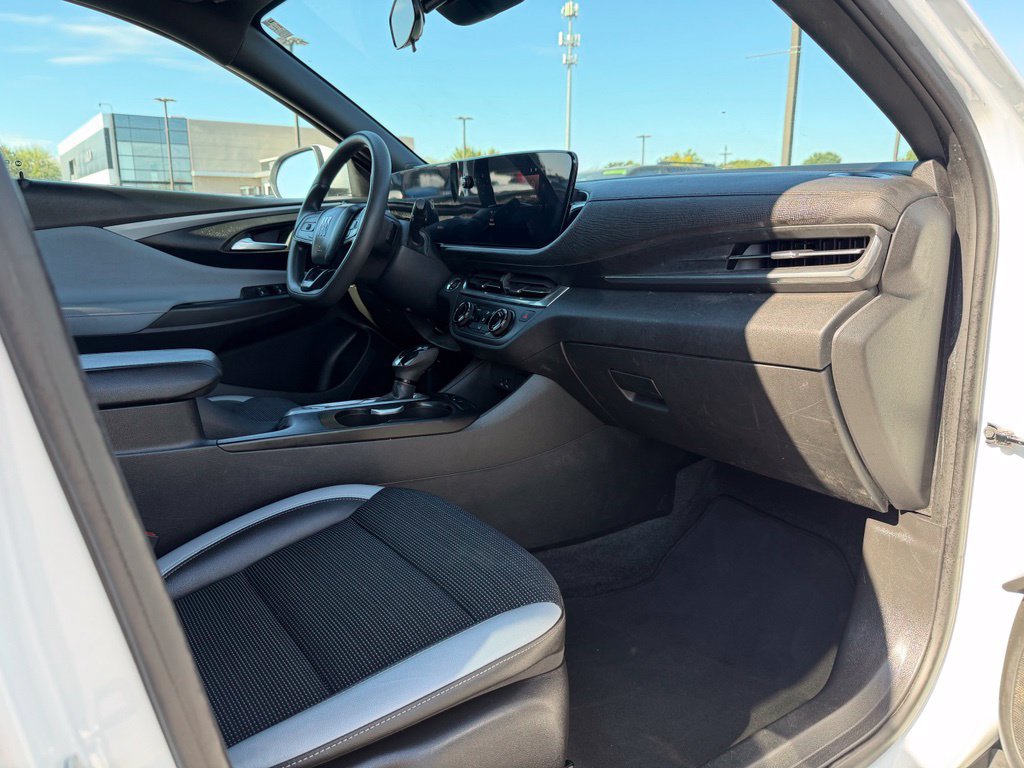Used 2024 Buick Envista Preferred FWD image 33