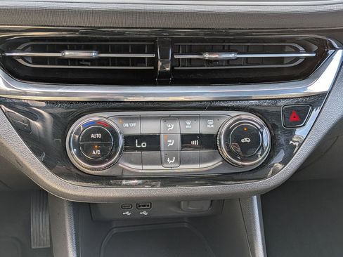 Used 2025 Buick Envista Sport Touring image 24