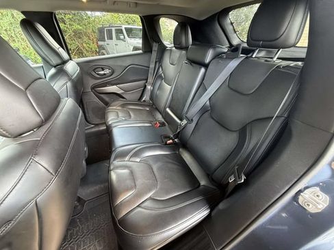 Used 2021 Jeep Cherokee Latitude Lux w/ Sun & Sound Group AWD/4WD image 13