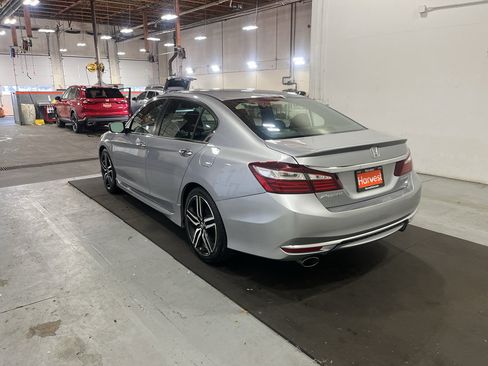 Used 2017 Honda Accord Sport image 8