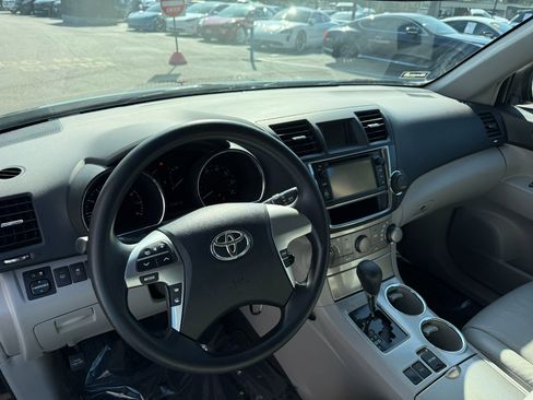 Used 2013 Toyota Highlander Plus image 28