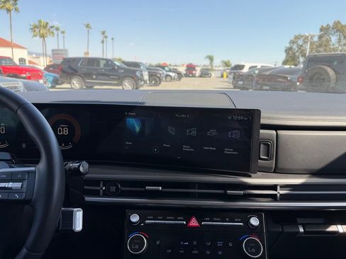 Used 2025 Hyundai Santa Fe SEL image 9