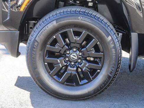 Used 2022 Nissan Frontier SV w/ Technology Package image 9