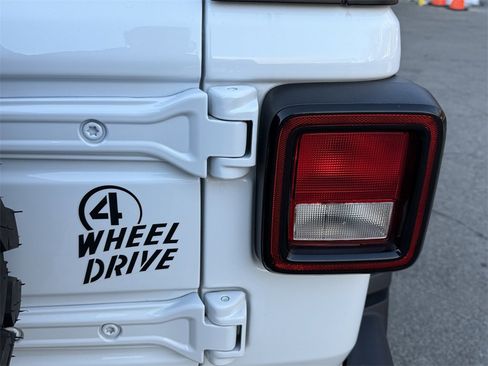 Used 2022 Jeep Wrangler Willys image 27