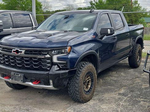 Used 2023 Chevrolet Silverado 1500 ZR2 w/ Technology Package image 4