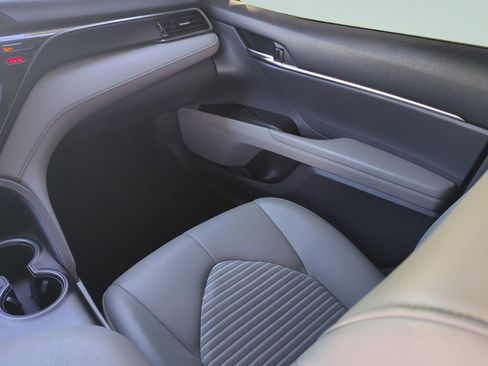 Used 2021 Toyota Camry SE image 22