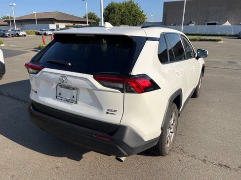 Used 2025 Toyota RAV4 XLE AWD/4WD image 3
