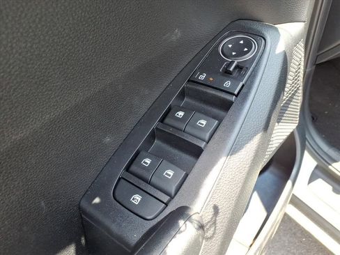Used 2025 Kia Seltos LX AWD/4WD image 6