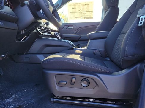 Used 2026 Chevrolet Colorado LT RWD image 16