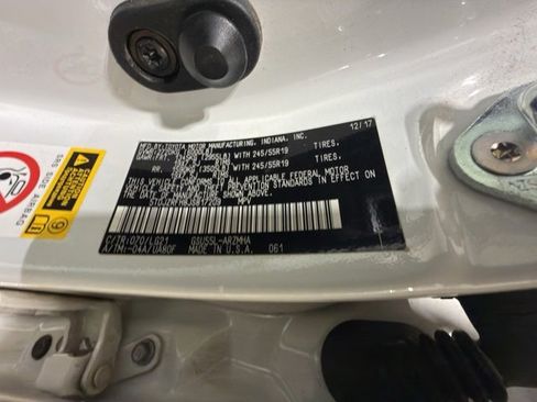 Used 2018 Toyota Highlander SE image 31