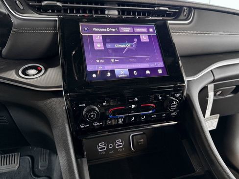 New 2025 Jeep Grand Cherokee Altitude AWD/4WD image 25