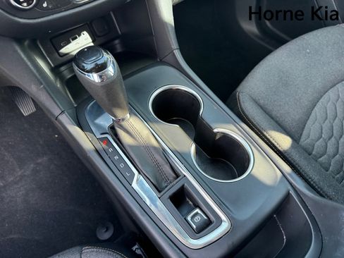 Used 2021 Chevrolet Equinox LT image 23